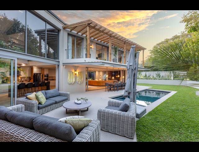 4 BEDROOM HOUSE FOR SALE IN CONSTANTIA